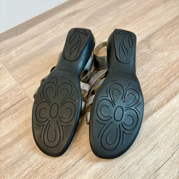 Munro Strappy Bronze Sandals Size 10 Narrow - Picture 5 of 6